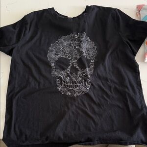 Oversize Maurices Black Tee with Floral Skull Design